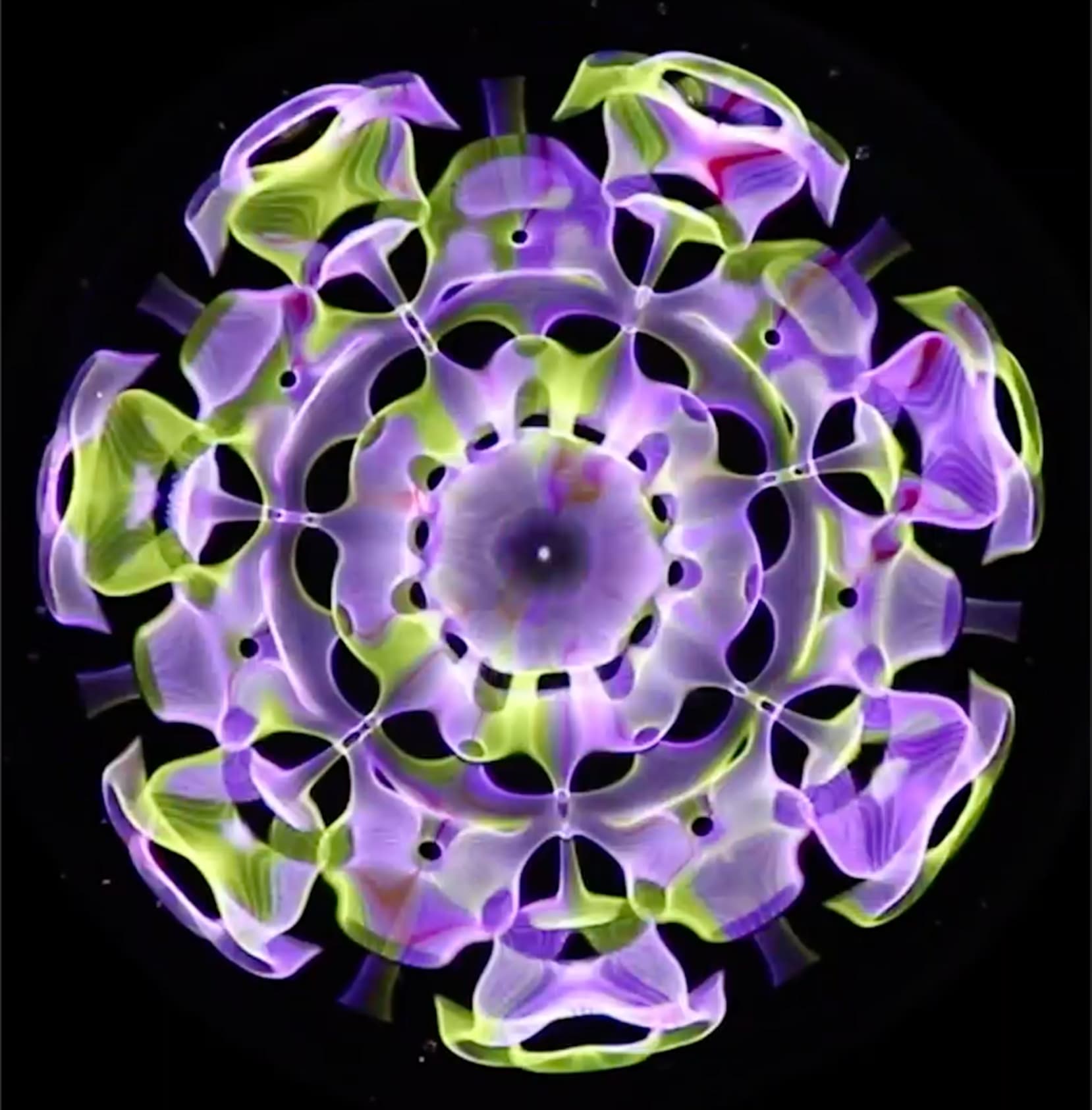  I photograph the different patterns of water that vibrate through sound waves at sound frequencies from 10Hz up to 40 Hz.
