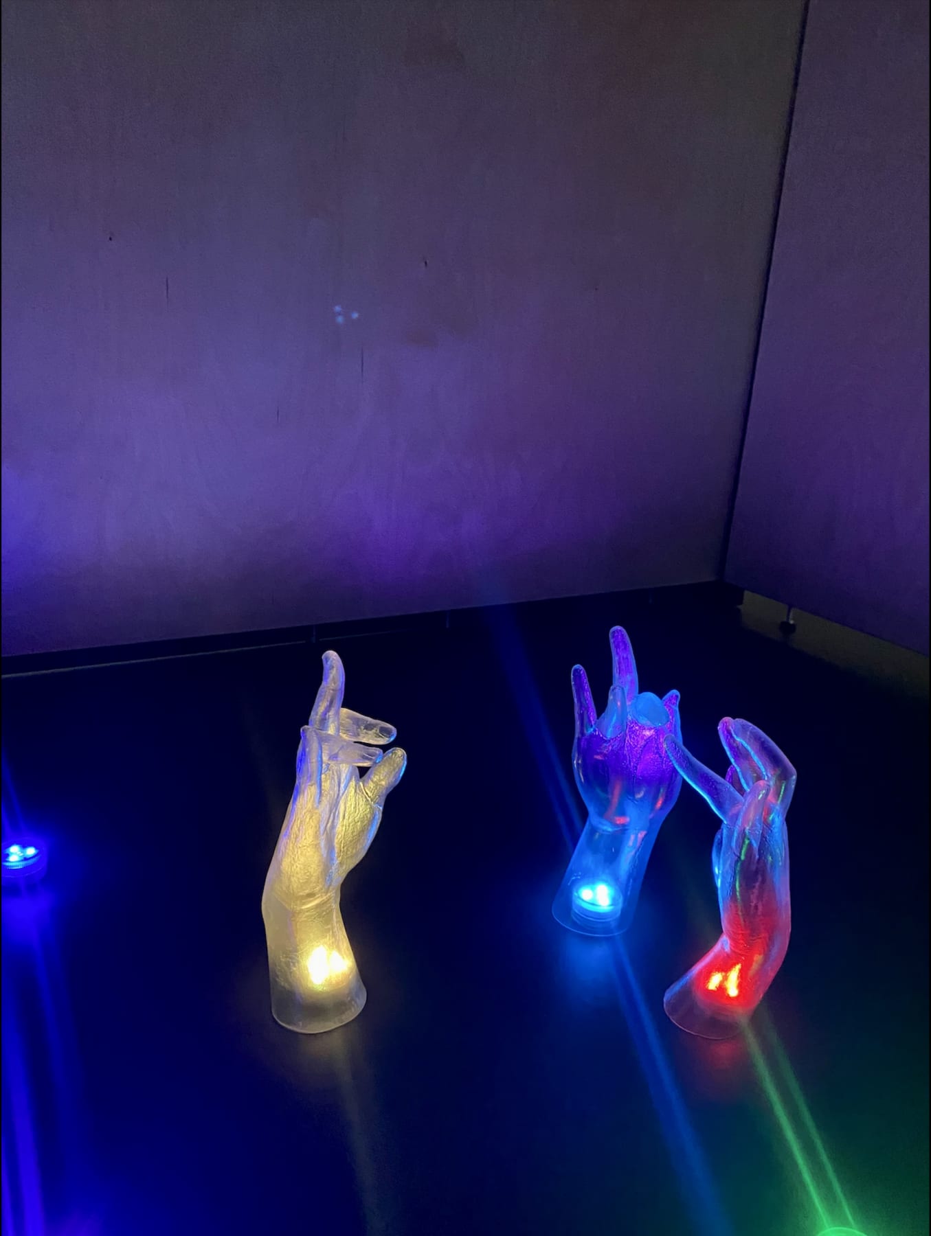 tutting hand gestures sculptures with digital light