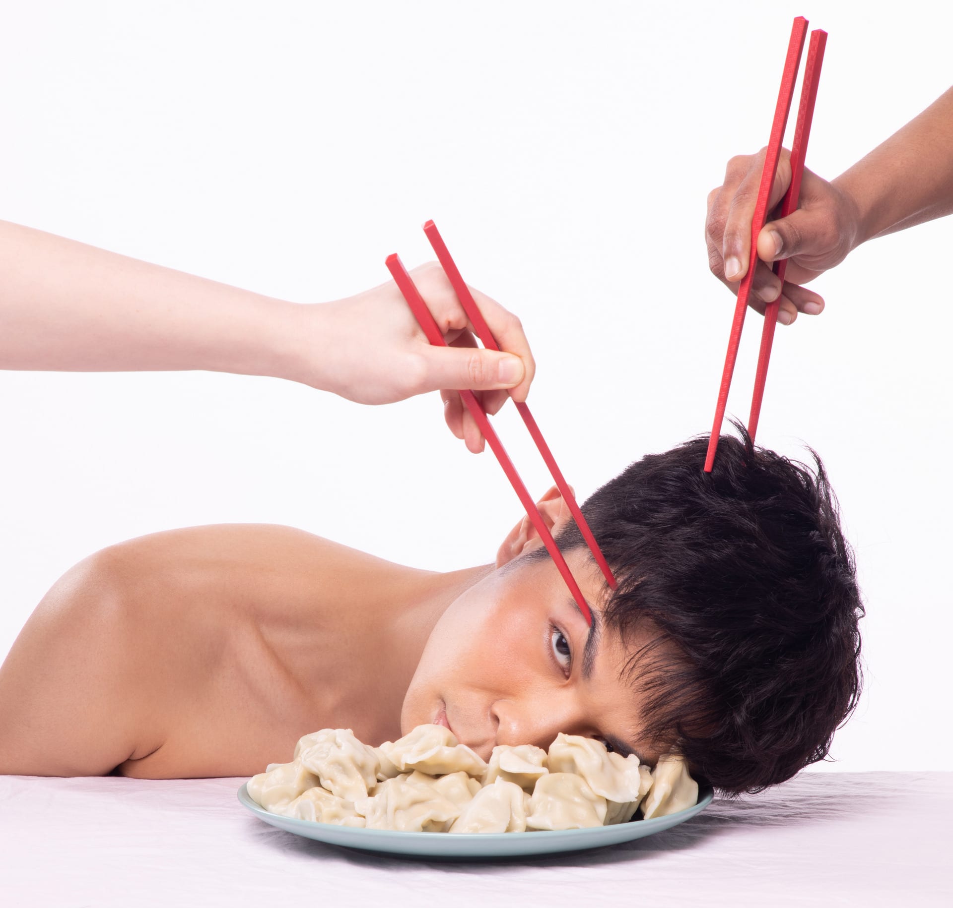 An Asian boy was stabbed in the face with two pairs of chopsticks on the dining table.