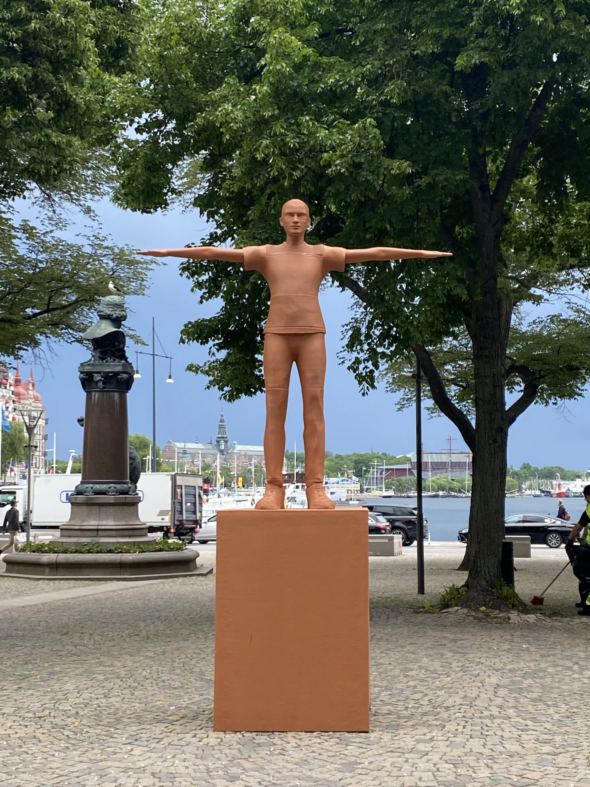 a statue of a man holding his arms out