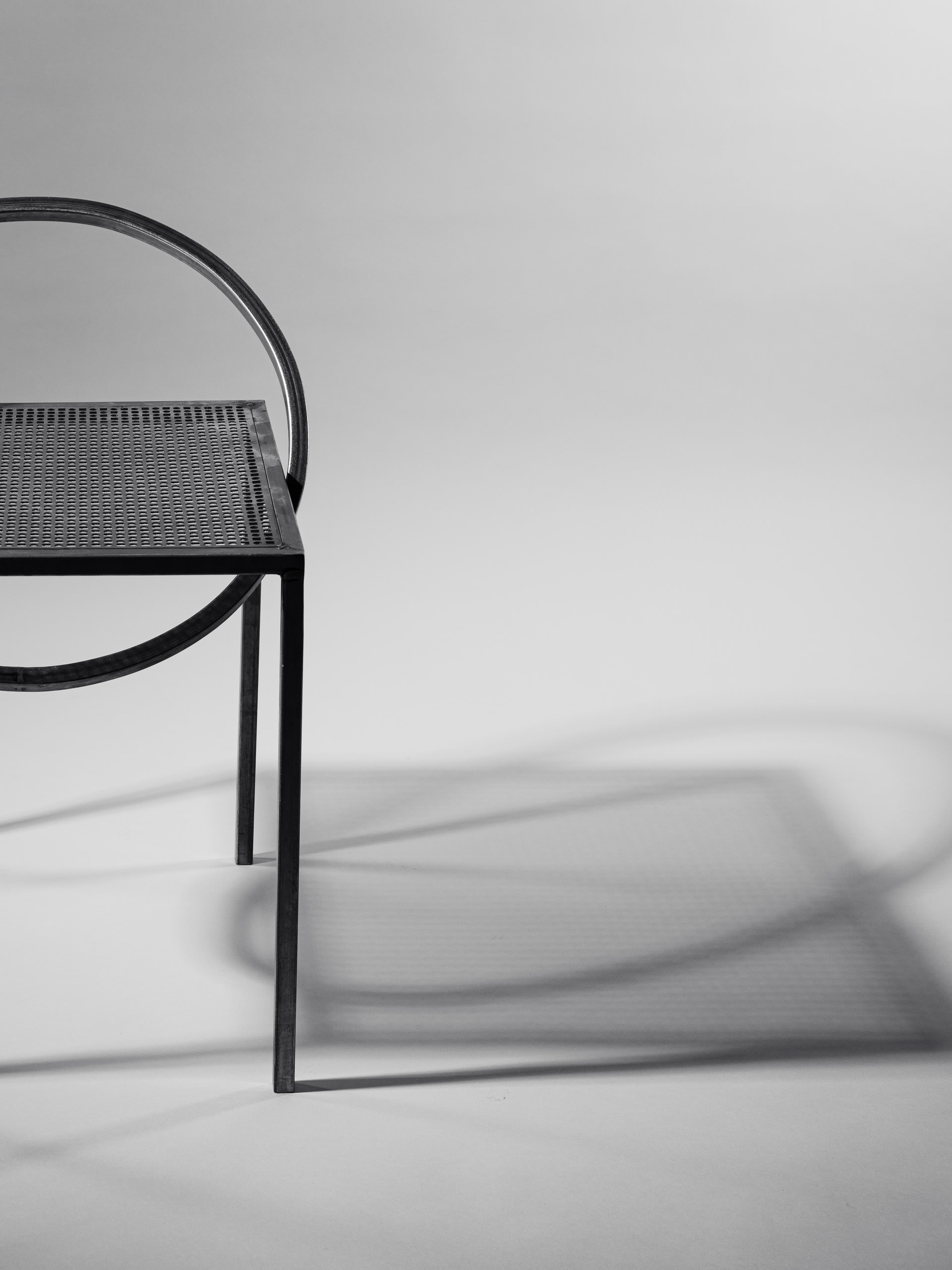 image of the halo chair frontal.