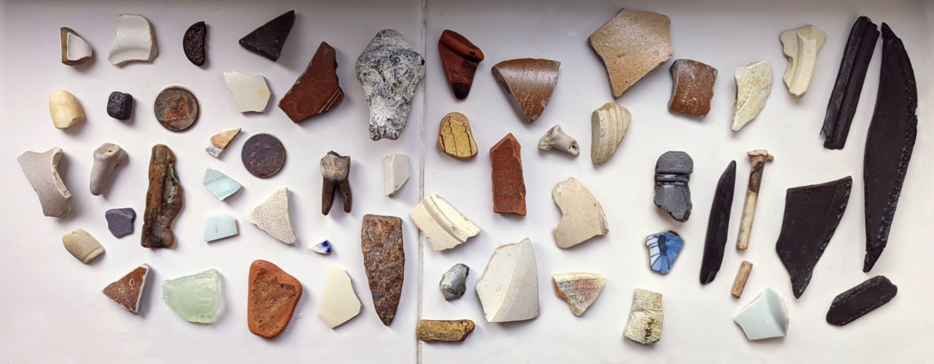 artifacts found while mudlarking on the Thames