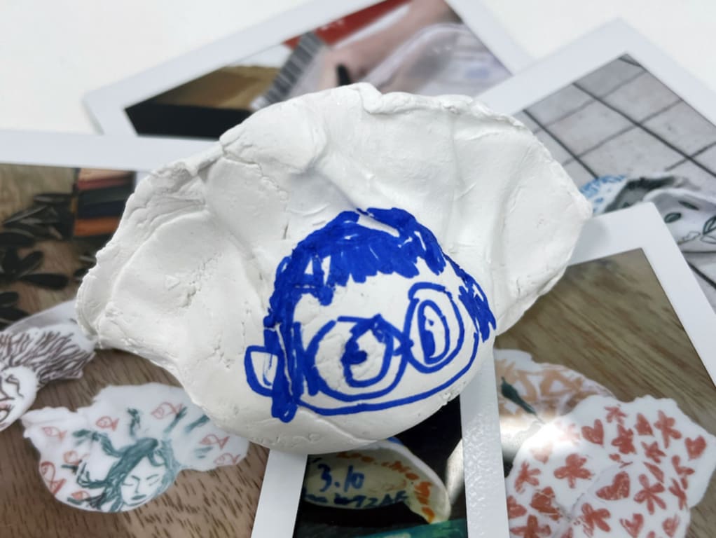 a self-portrait on sculpted Jiaozi created by Baoxian
