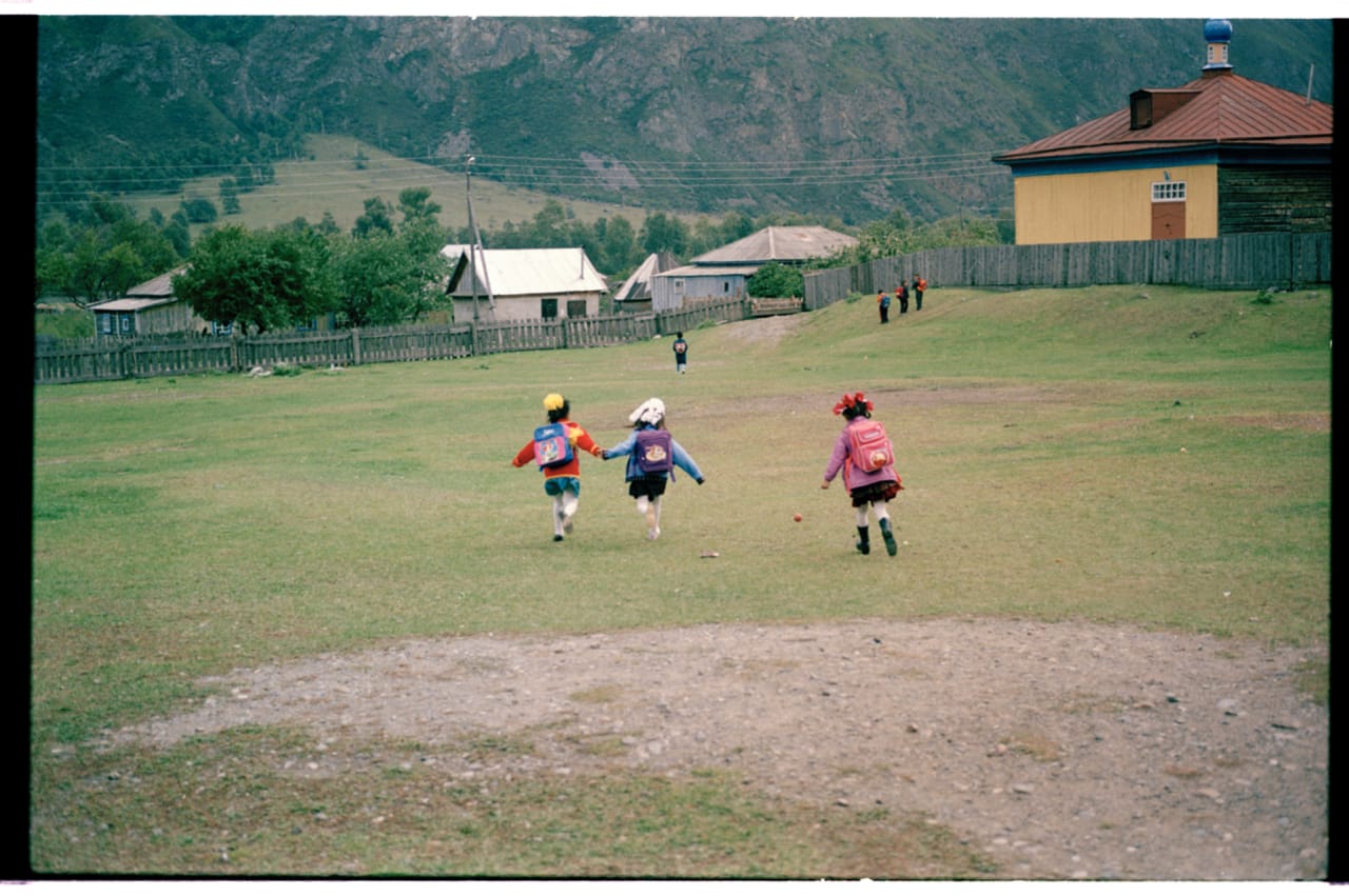 children running home