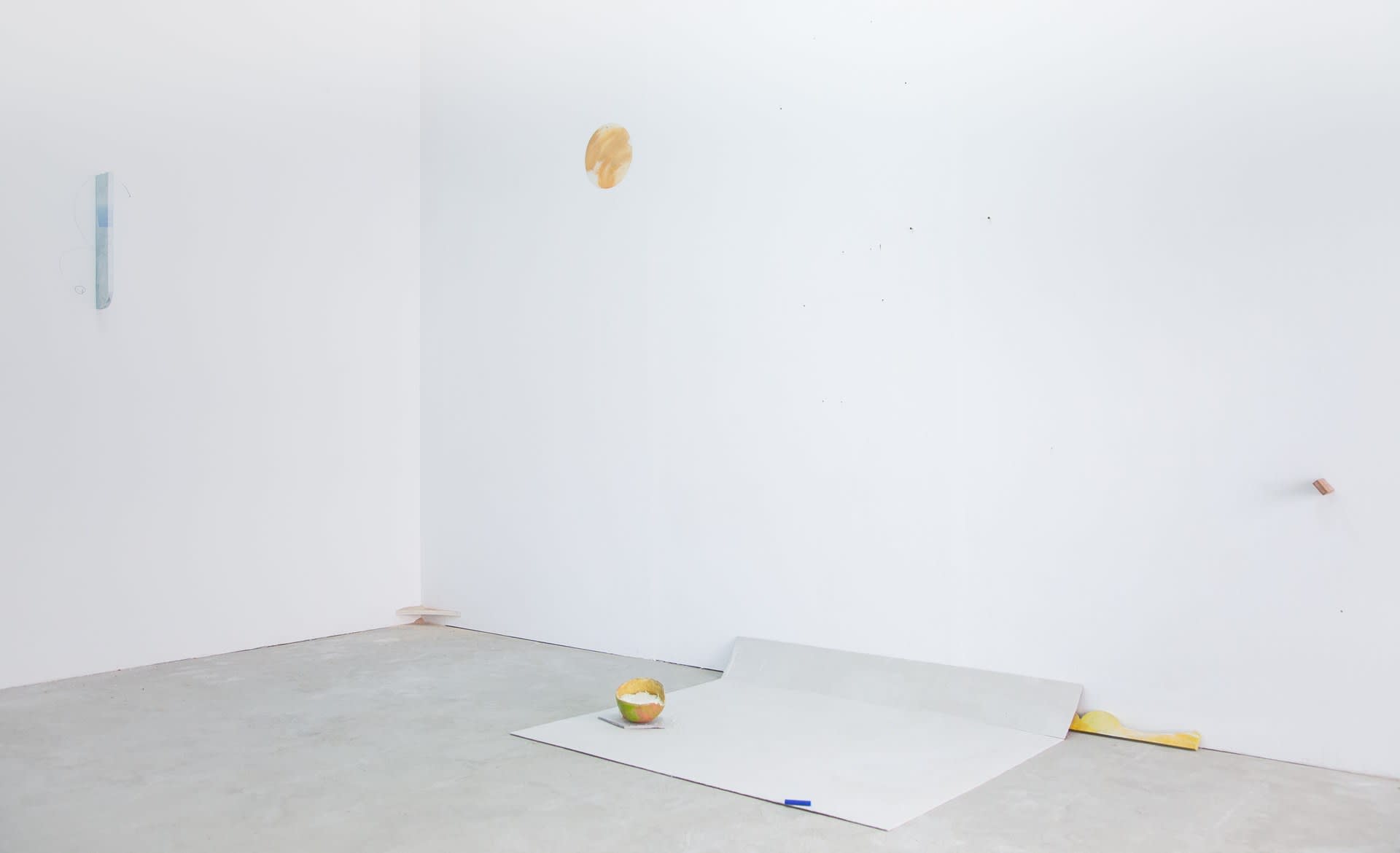 A Swaying String on the Sea (installation view)