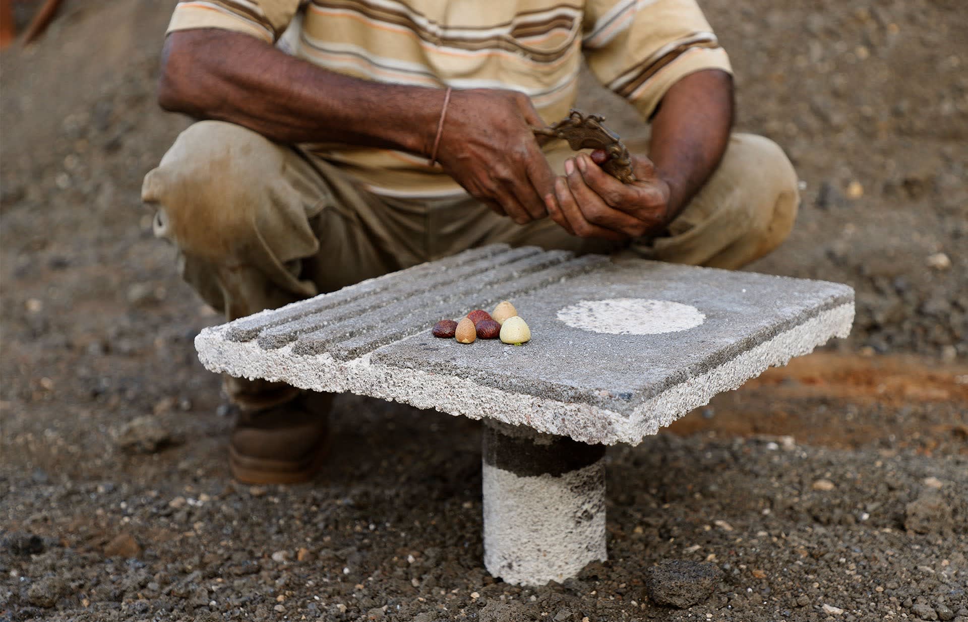 Monolith Low table