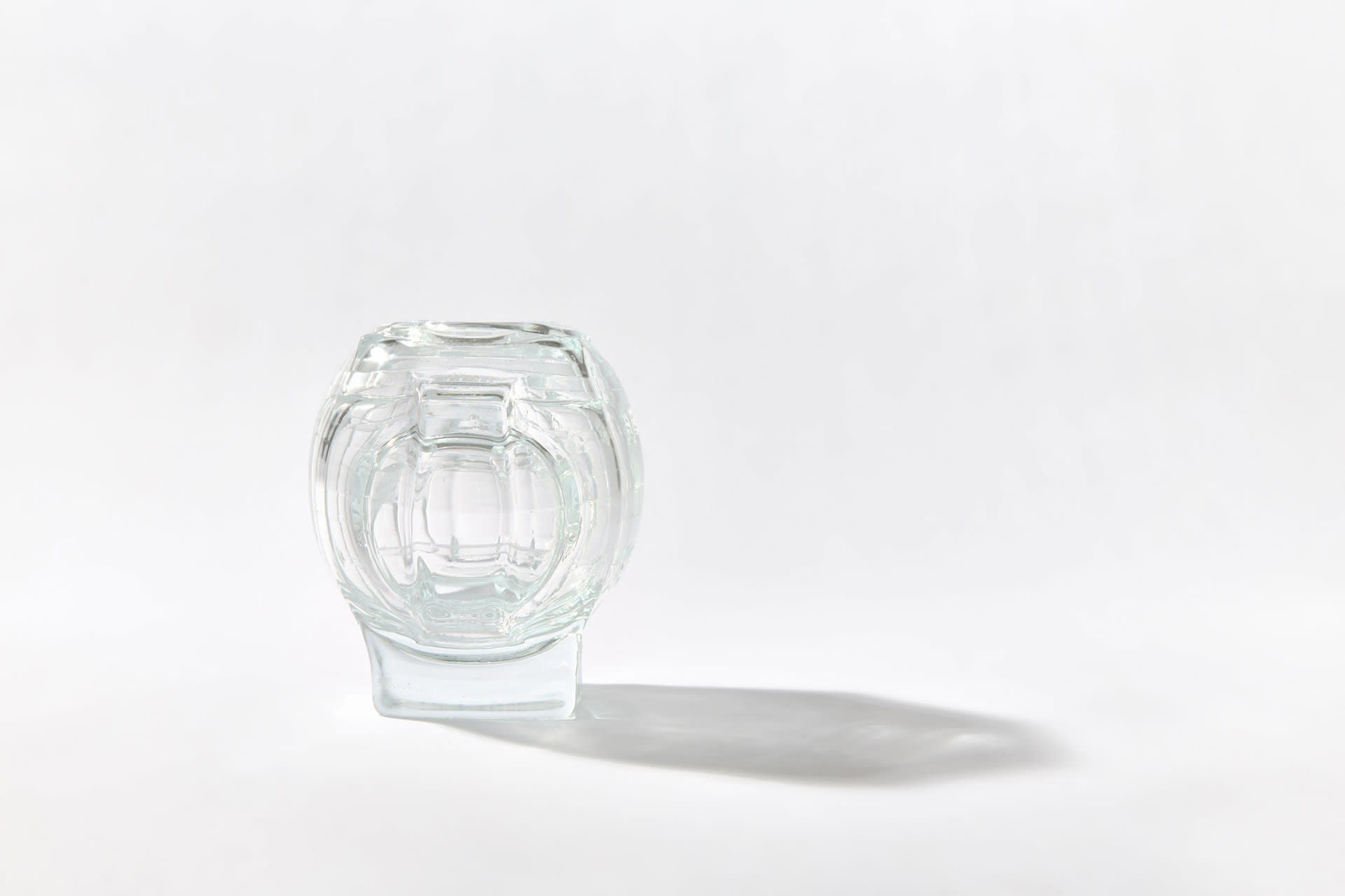 Sample 070.05.19 (2019). Blown waterjet-cut float glass (14.8 x 12.4 cm).