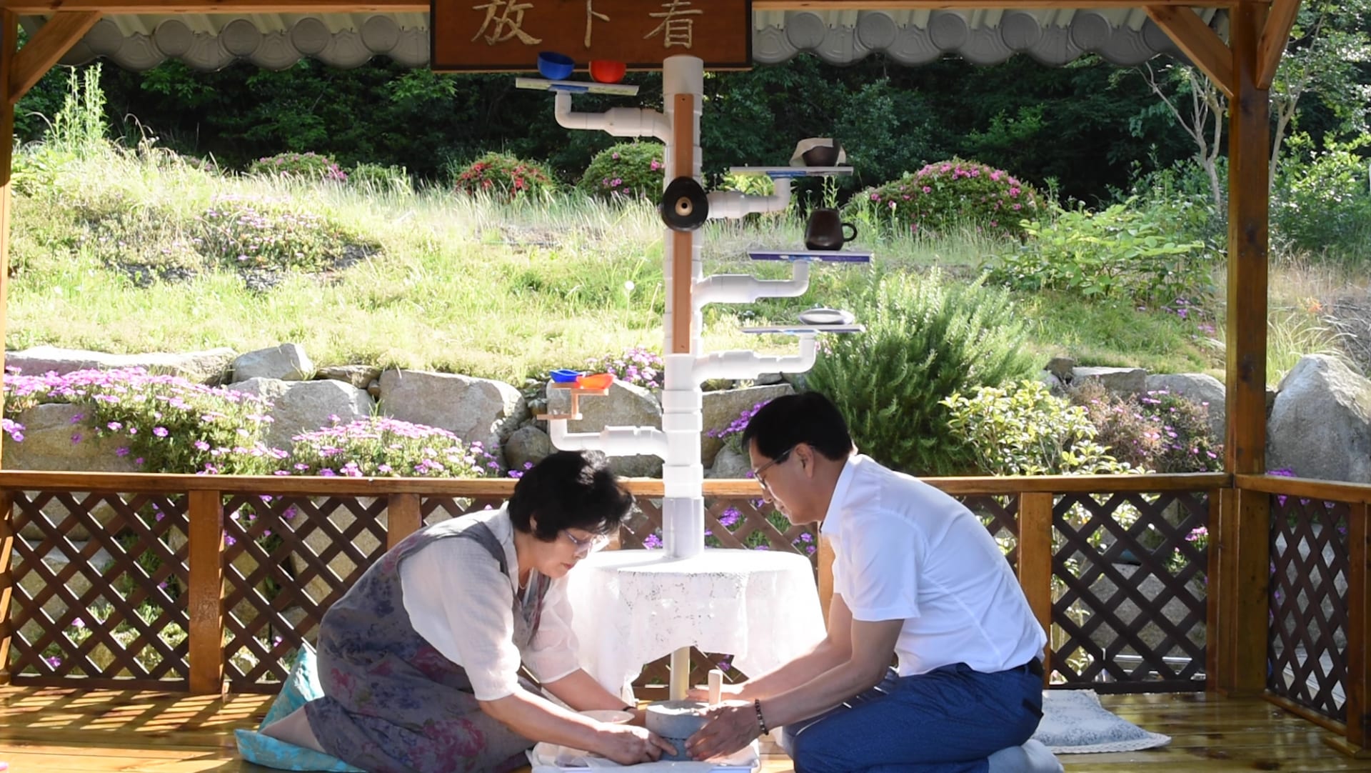 Still cuts_grinding coffee together with traditional millstones