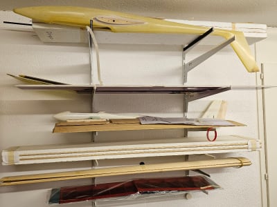 diverse Flügel und Rumpf in Rohbau