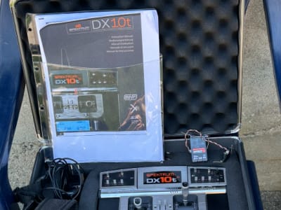 Spektrum DX10T mit 2x 9 Kanal Empfänger, Transportkiste und Ladegerät.