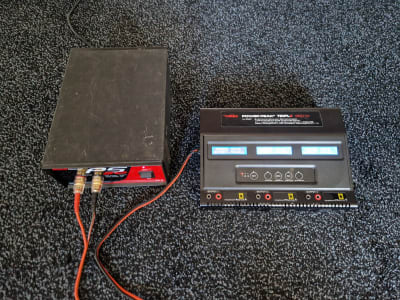Ladegerät Power Peak Triple mit Netzteil