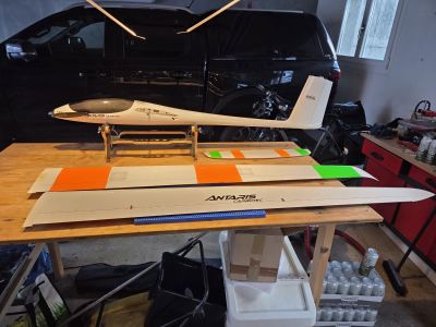 Antaris Carbotec, 3300mm Spannweite, KST Servos, EP-80A Regler, PowerBox DigiSwitch V2