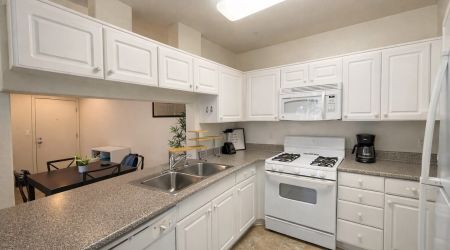 Private shower/Longterm/Decent B&B