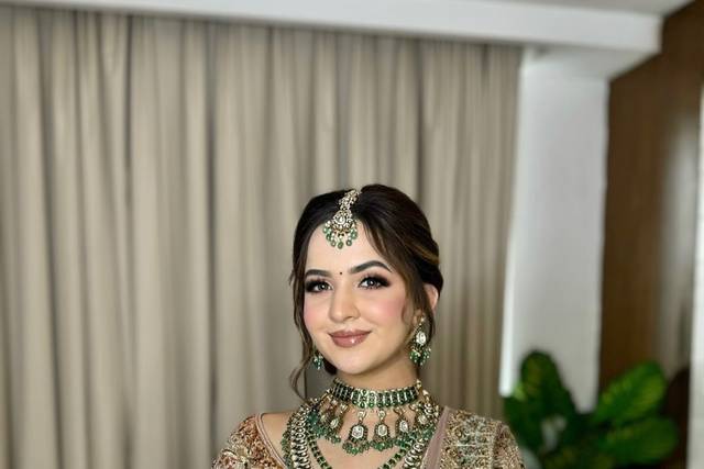 Moonlight (Mahi Makeover) - Makeup Artist Moonlight (Mahi Makeover) – Makeup Artist