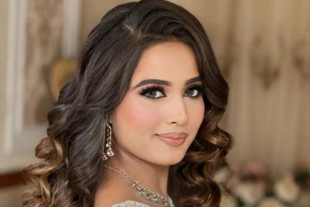 Moonlight (Mahi Makeover) - Makeup Artist Moonlight (Mahi Makeover) – Makeup Artist
