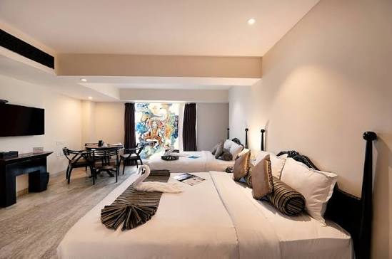 Hotel EllBee Ganga View
