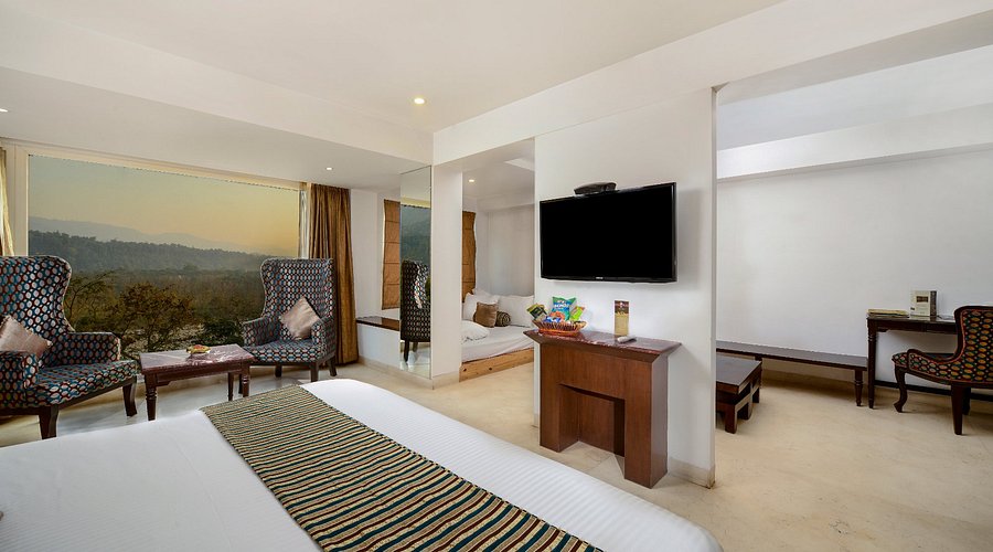 Hotel EllBee Ganga View