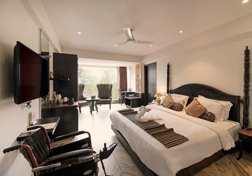 Hotel EllBee Ganga View