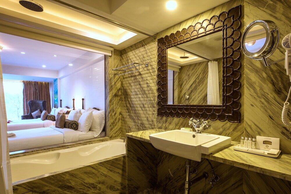 Hotel EllBee Ganga View