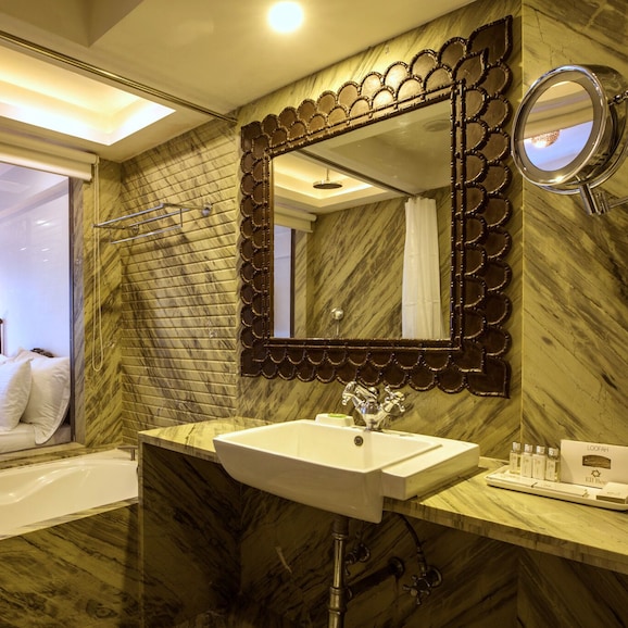 Hotel EllBee Ganga View