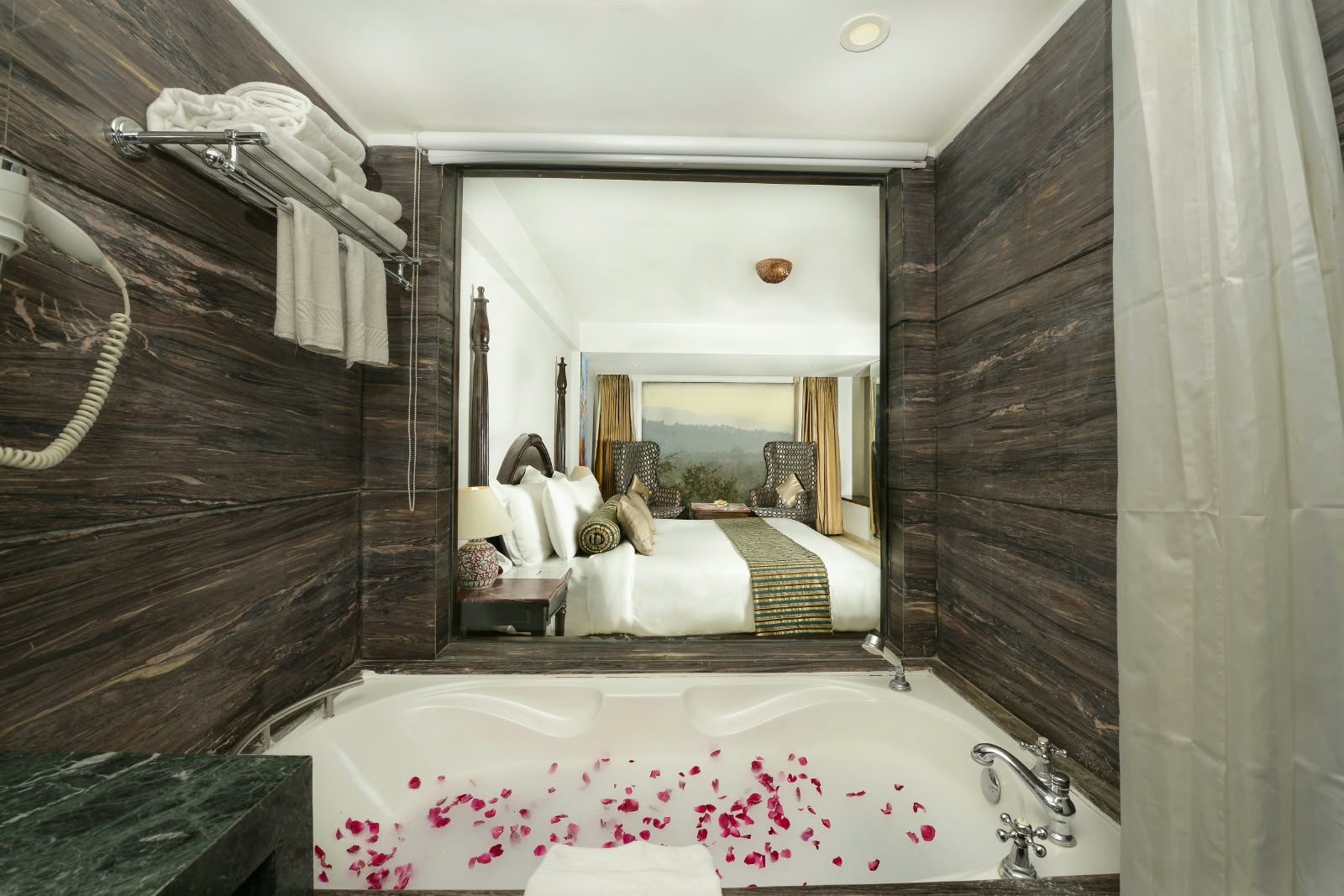 Hotel EllBee Ganga View