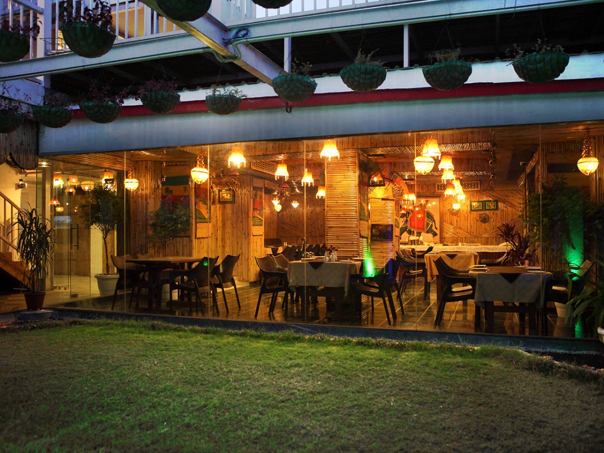 Hotel EllBee Ganga View
