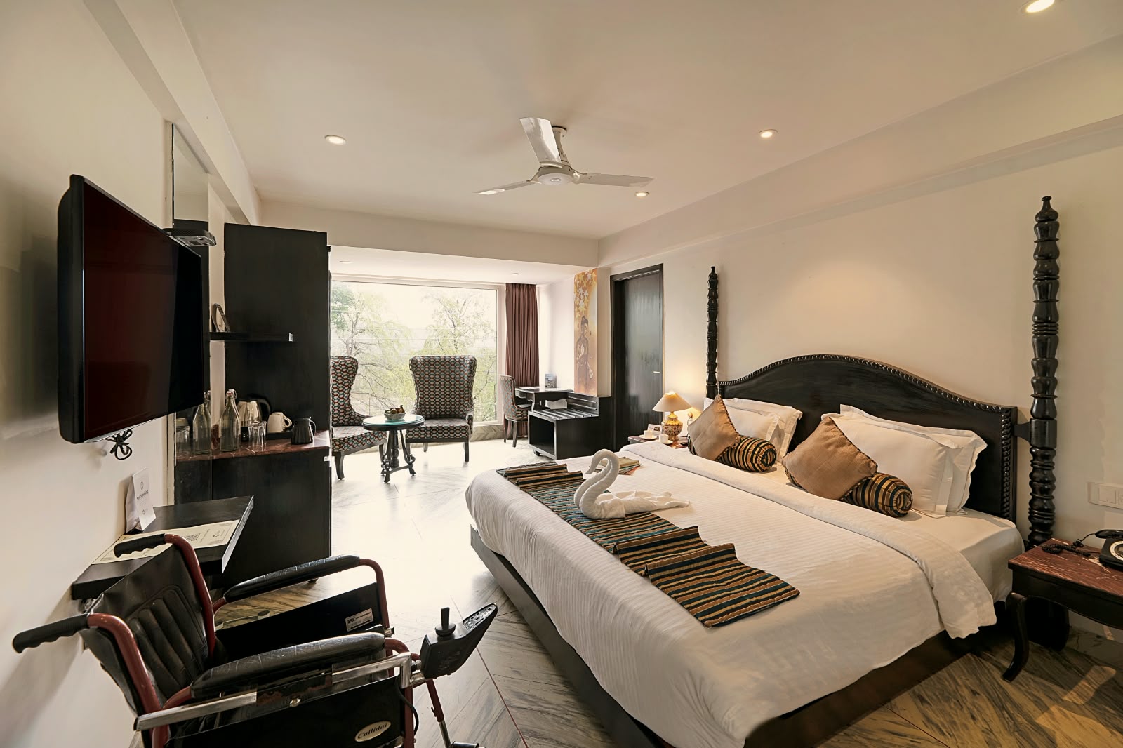 Hotel EllBee Ganga View