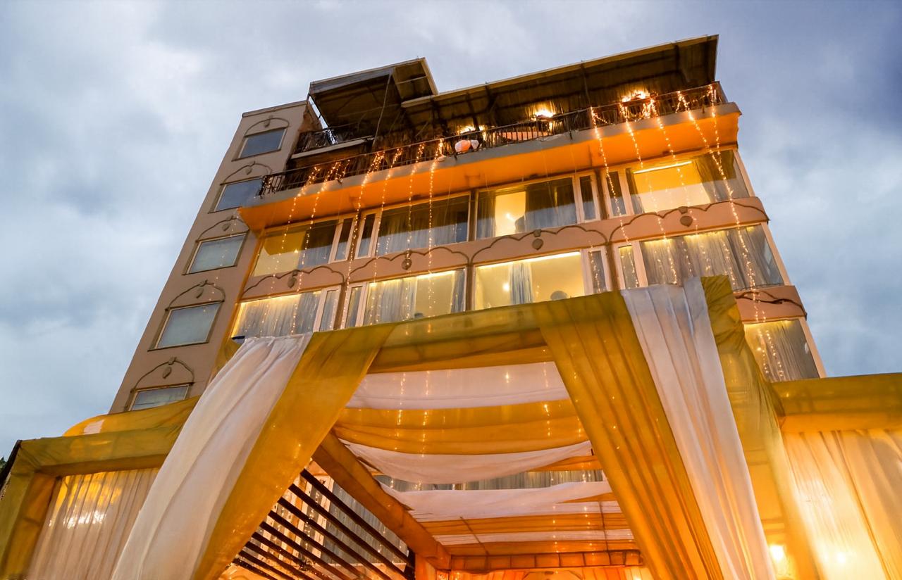 Hotel EllBee Ganga View