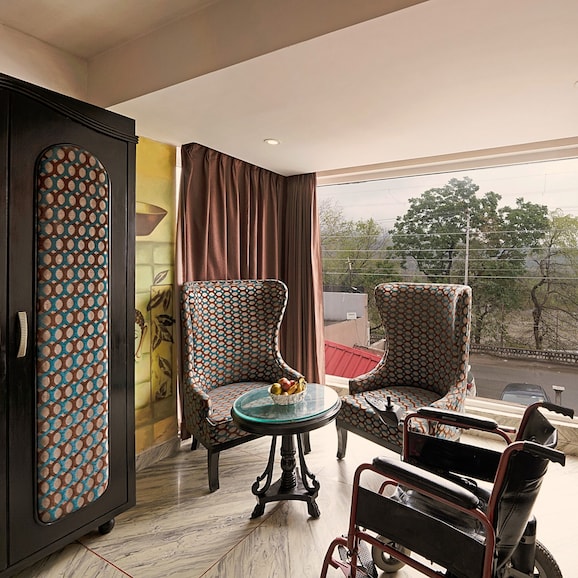 Hotel EllBee Ganga View