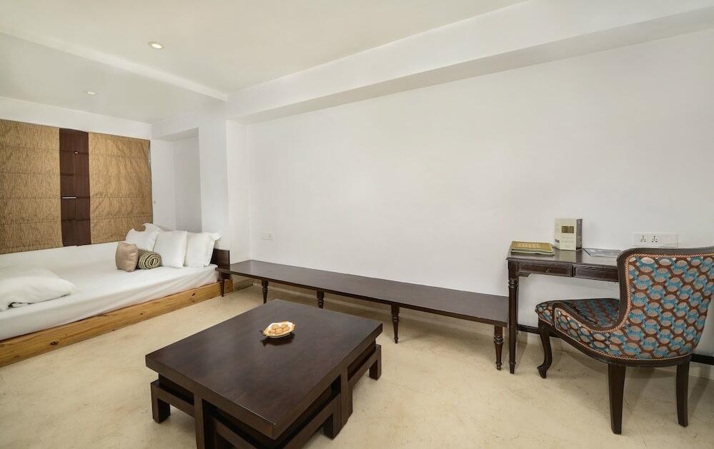 Hotel EllBee Ganga View