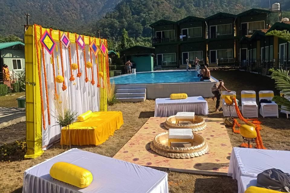 Qcent Woods Resort and Spa