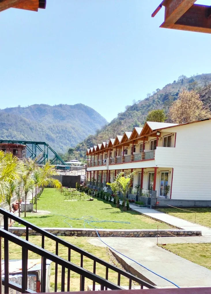 Qcent Woods Resort and Spa