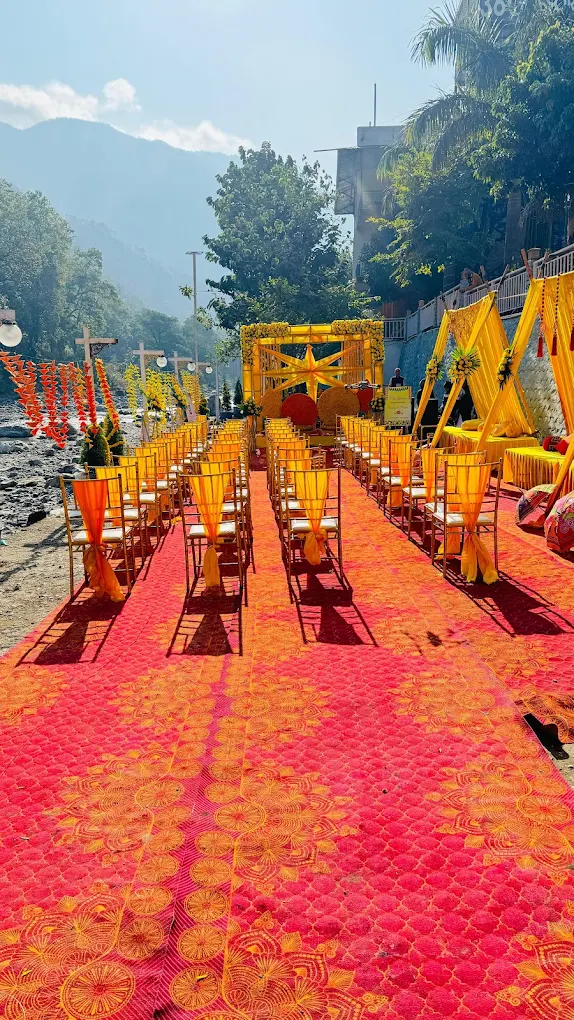 Qcent Woods Resort and Spa
