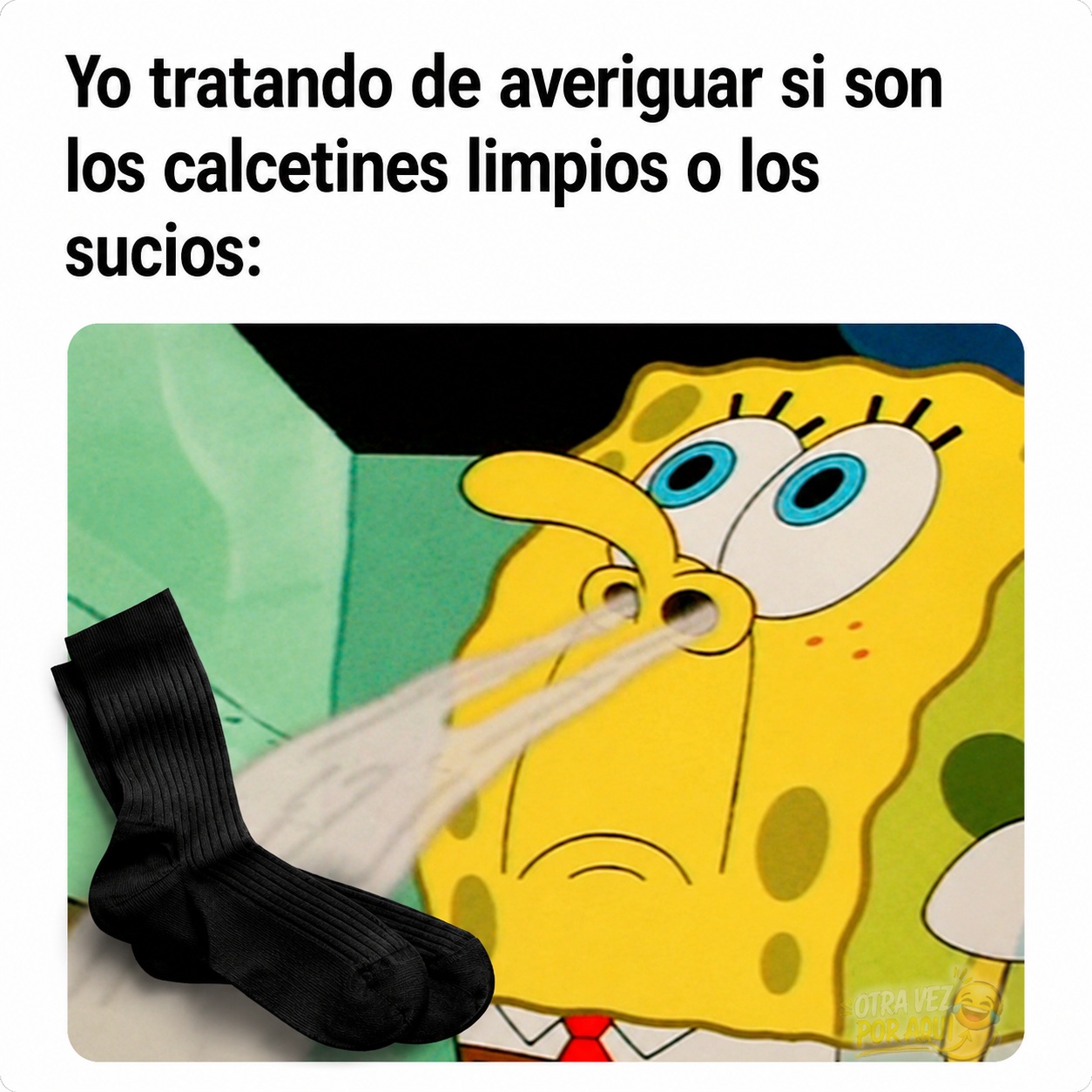 Meme de Bob Esponja inhalando profundamente el olor de unos calcetines negros para saber si están limpios o sucios.