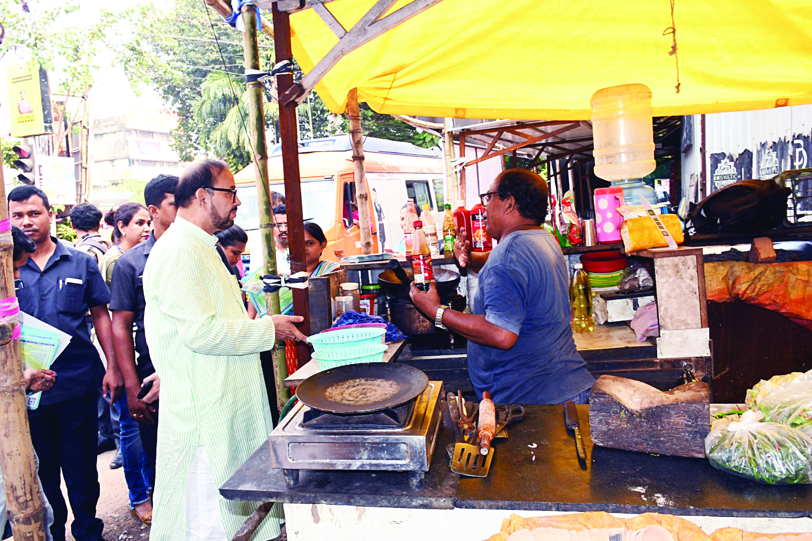 Food-safety inspection at a Kolkata food stall - file photo
