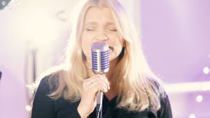 Image: Paula Oakley on vocals