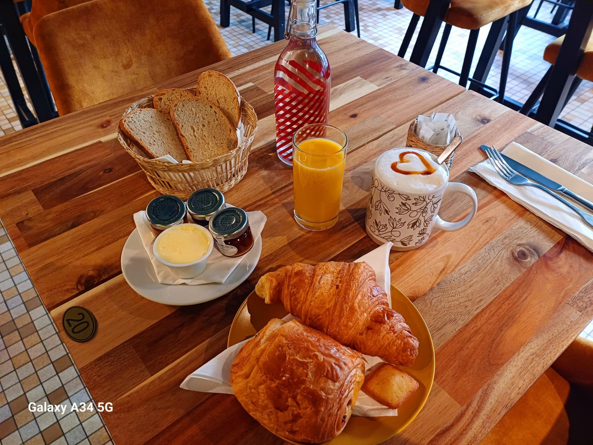 Chez Jeanne gallery image