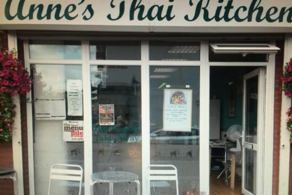 Anne's Thai Kitchen: EXTERIOR