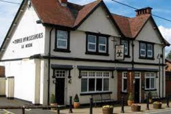 The Three Horseshoes: EXTERIOR