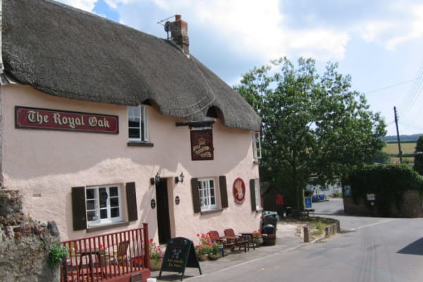 The Royal Oak Inn: EXTERIOR