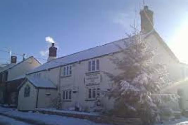 The Staplecross Inn: EXTERIOR