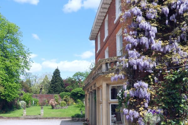 Aylestone Court Restaurant: EXTERIOR