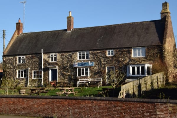 The Bell Inn: EXTERIOR