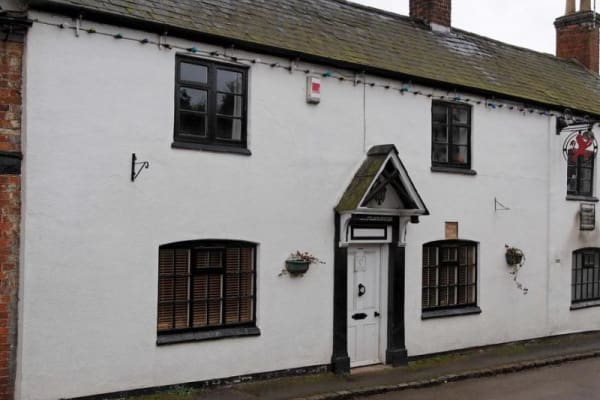 The Red Lion Sibbertoft: EXTERIOR