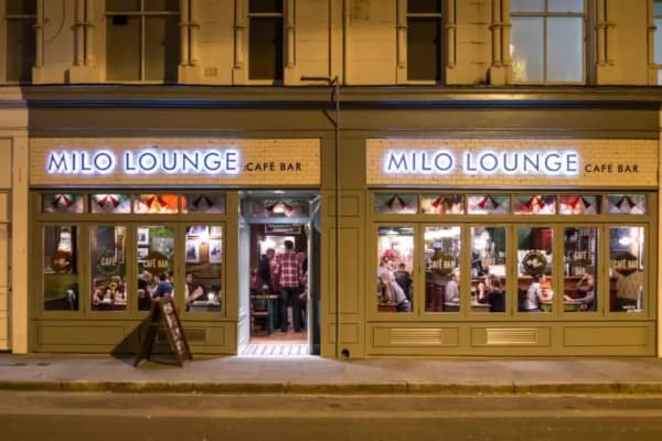 Milo Lounge: EXTERIOR