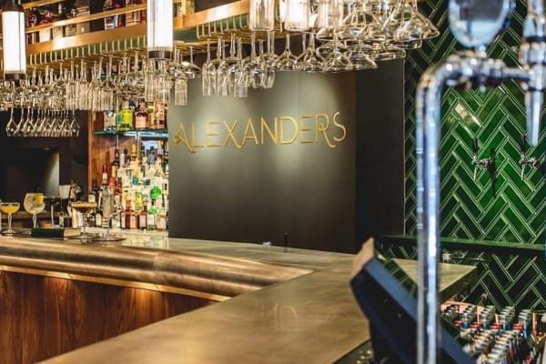 Alexander's Bar & Kitchen: INTERIOR