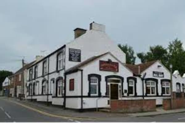 The Shireoaks Inn: EXTERIOR