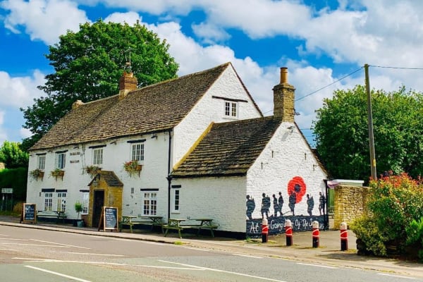 The White Hart: EXTERIOR