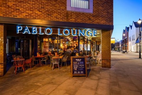 Pablo Lounge: EXTERIOR