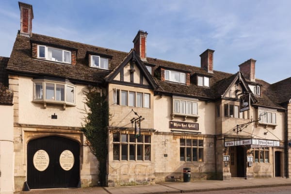 The White Hart Bar and Restaurant: EXTERIOR